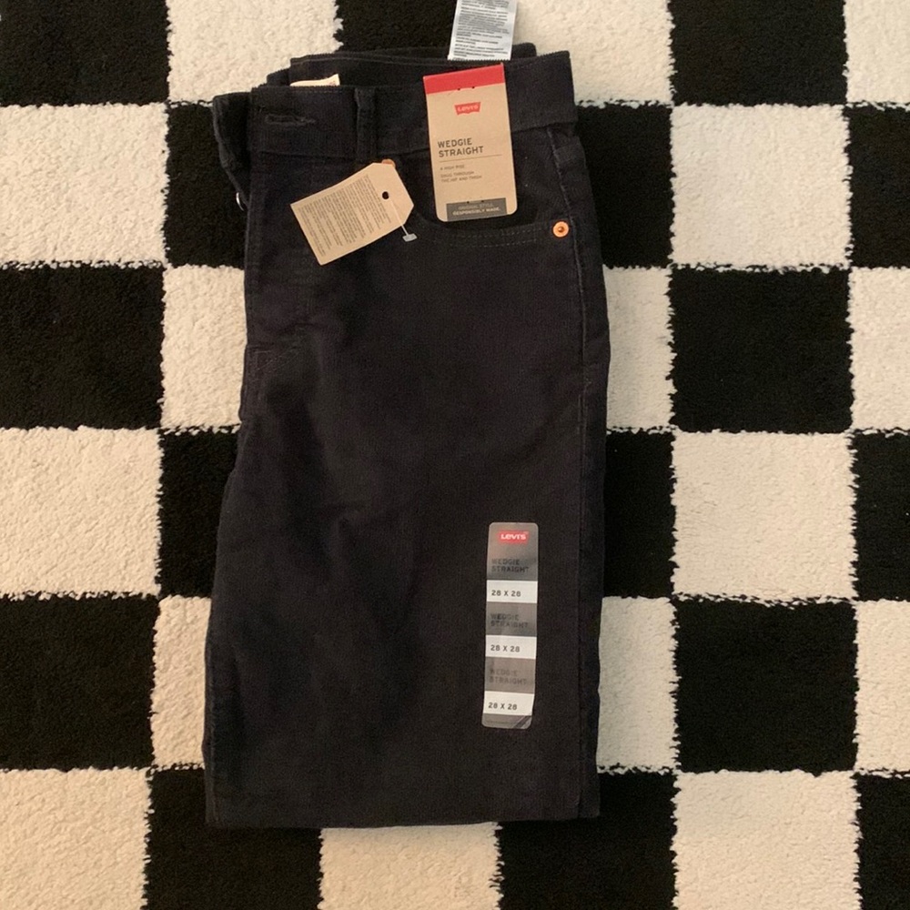 Levi’s black corduroy wedgie straight size 28x28